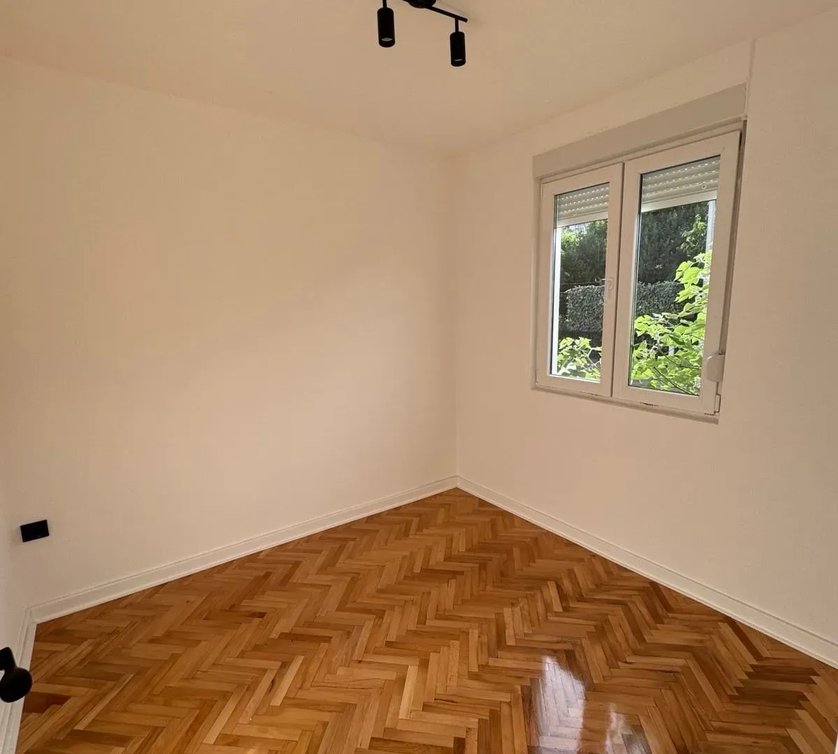 Izdavanje, poslovni prostor, 66m², Zabjelo, Podgorica