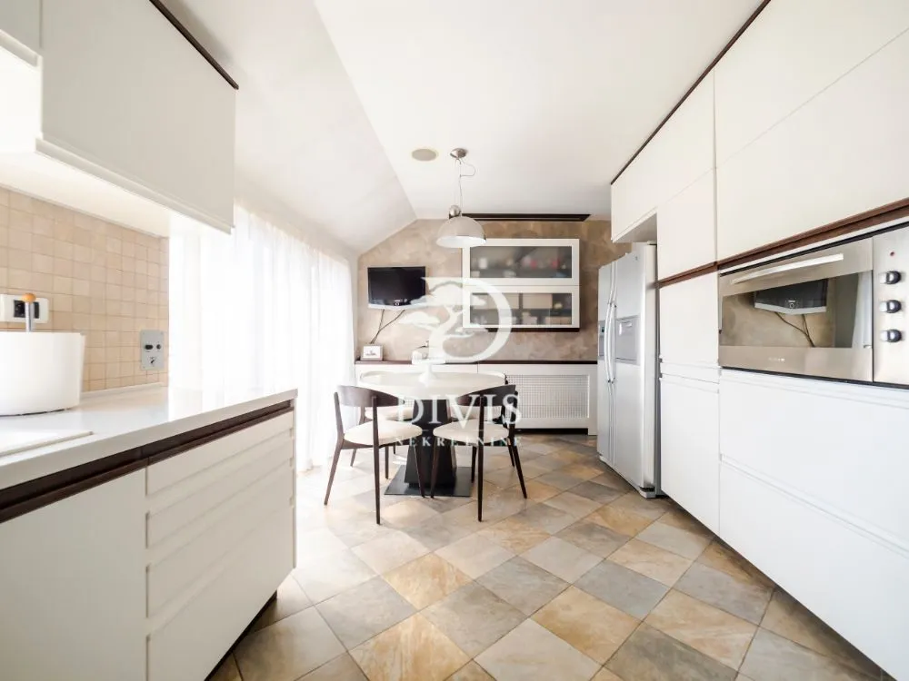 Sale, four bedroom apartment, 97m², Kalenić Pijaca, Vračar Sve Podlokacije