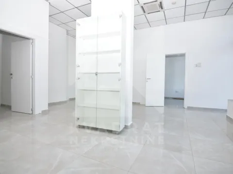 Izdavanje, poslovni prostor, 220m², Autobuska stanica, Podgorica - image 2