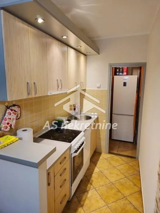 Izdavanje, dvosoban stan, 48m², Savski Venac, Beograd