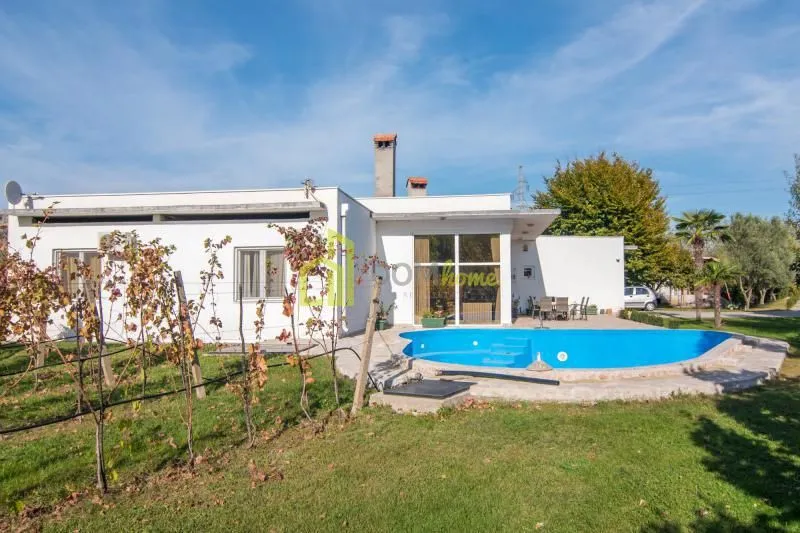 Izdavanje, kuća, 250m², Tološi, Podgorica