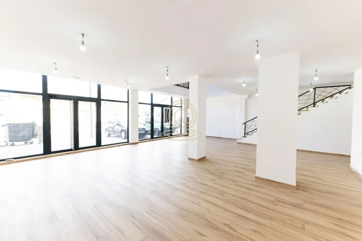 Izdavanje, poslovni prostor, 340m², Telep, Novi Sad Sve Podlokacije