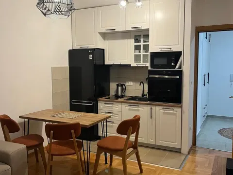 Rent, two bedroom apartment, 45m², Budva, Crna Gora - image 7