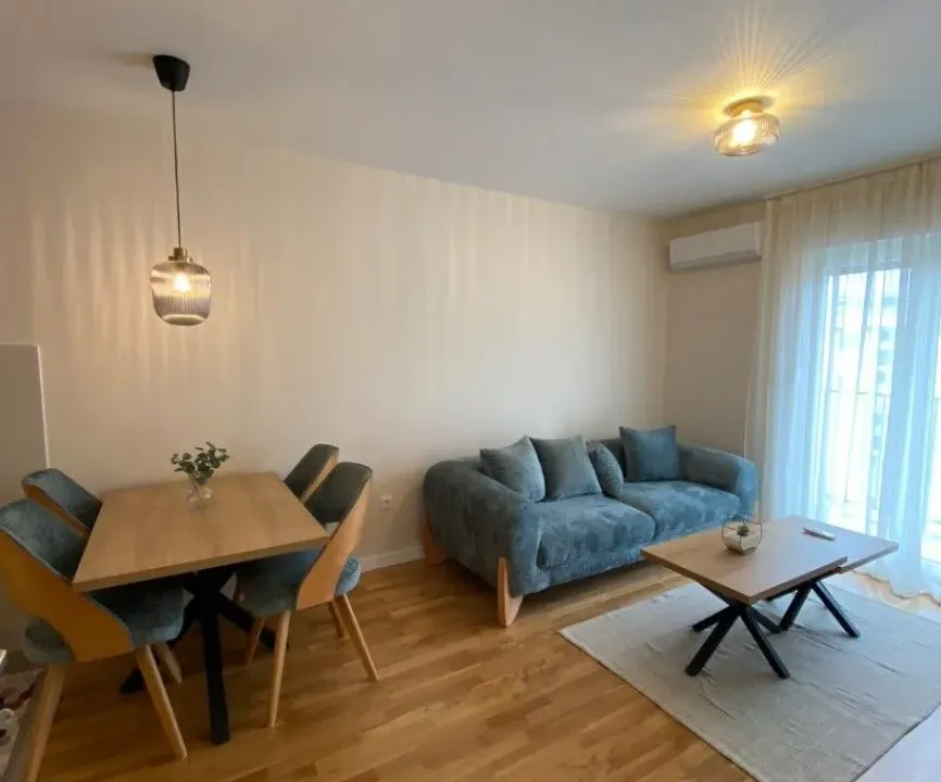Izdavanje, jednosoban stan, 40m², Pobrežje, Podgorica