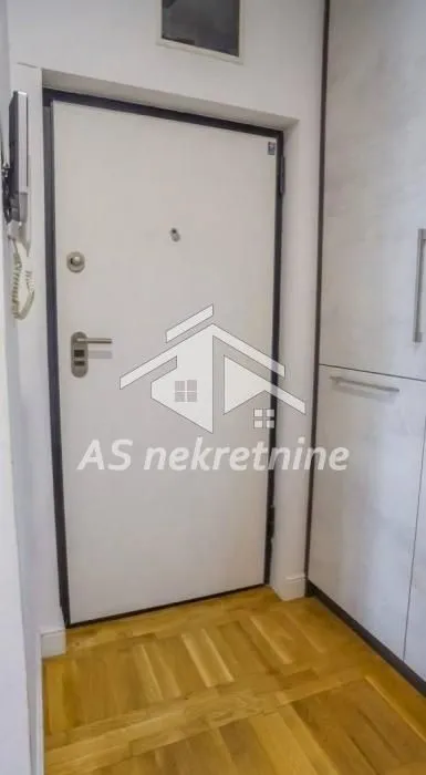 Izdavanje, trosoban stan, 82m², Filmski Grad, Beograd