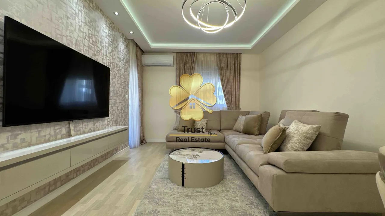 Izdavanje, jednosoban stan, 54m², Central Point, Podgorica