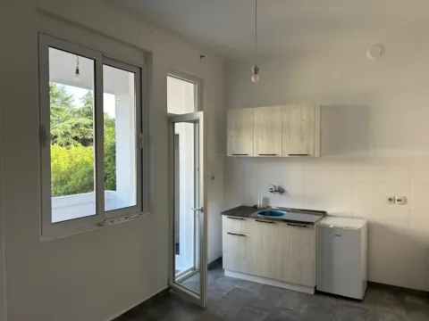 Izdavanje, dvosoban stan, 70m², Centar, Podgorica - image 7