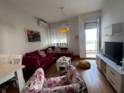 Izdavanje, jednosoban stan, 45m², City Kvart, Podgorica - image 13