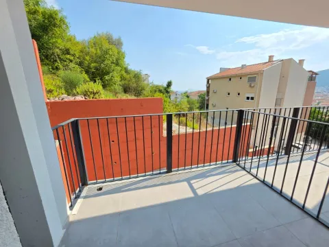 Sale, two bedroom apartment, 42m², Budva, Crna Gora - image 11