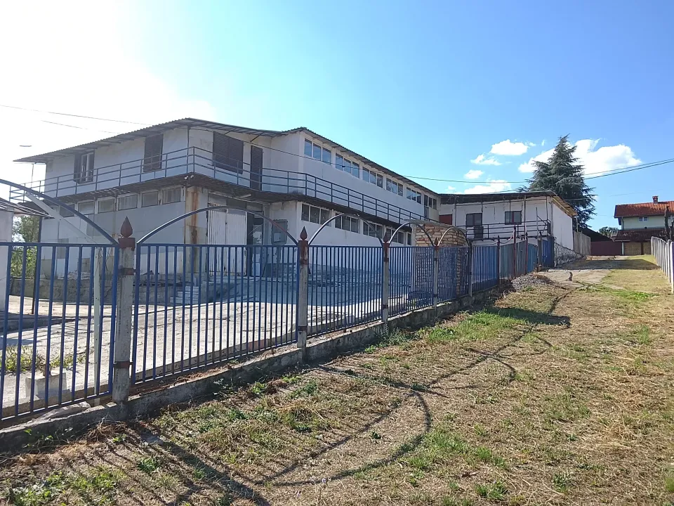 Rent, office space, 800m², Trešnja-Koviona, Sopot