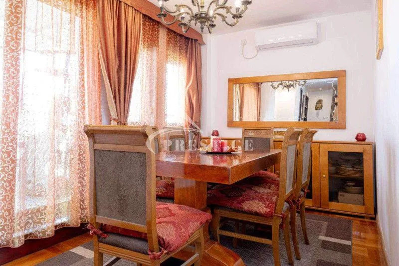 Sale, three bedroom apartment, 200m², Blok 6, Podgorica