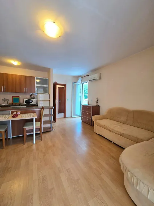Prodaja, jednosoban stan, 57m², Lazi, Budva