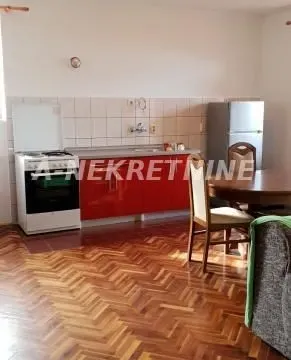 Izdavanje, četvorosoban stan, 80m², Sremska Kamenica, Petrovaradin - image 16