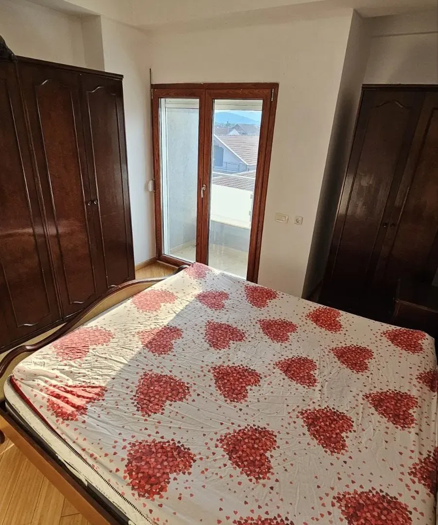 Izdavanje, dvosoban stan, 64m², Stari Aerodrom, Podgorica