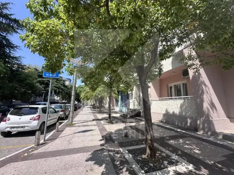 Izdavanje, poslovni prostor, 55m², Centar, Podgorica - image 2