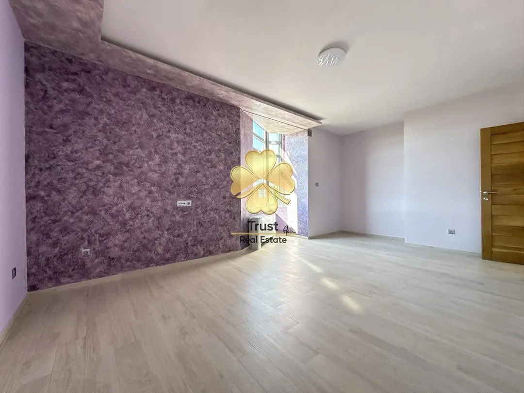 Izdavanje, kuća, 320m², Zlatica, Podgorica