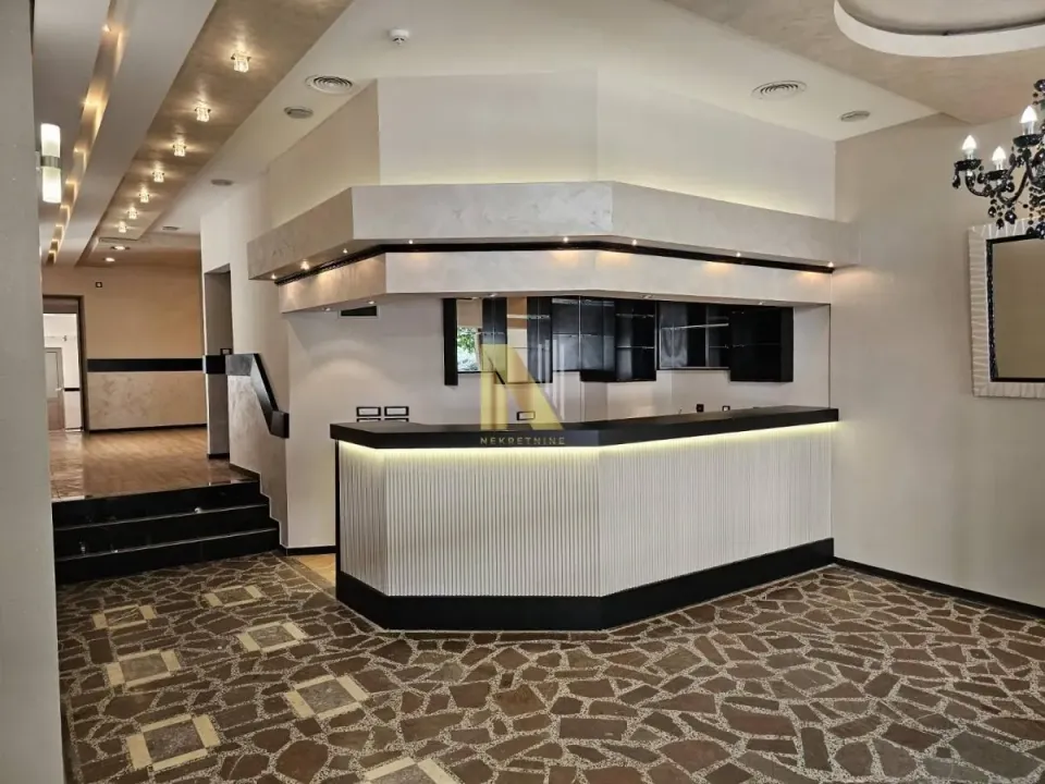 Izdavanje, poslovni prostor, 150m², Bulevar Oslobodjenja, Novi Sad Sve Podlokacije