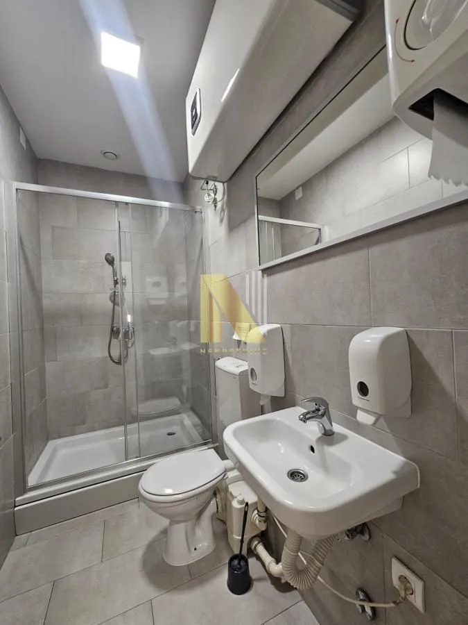 Rent, office space, 527m², Podbara, Novi Sad Sve Podlokacije