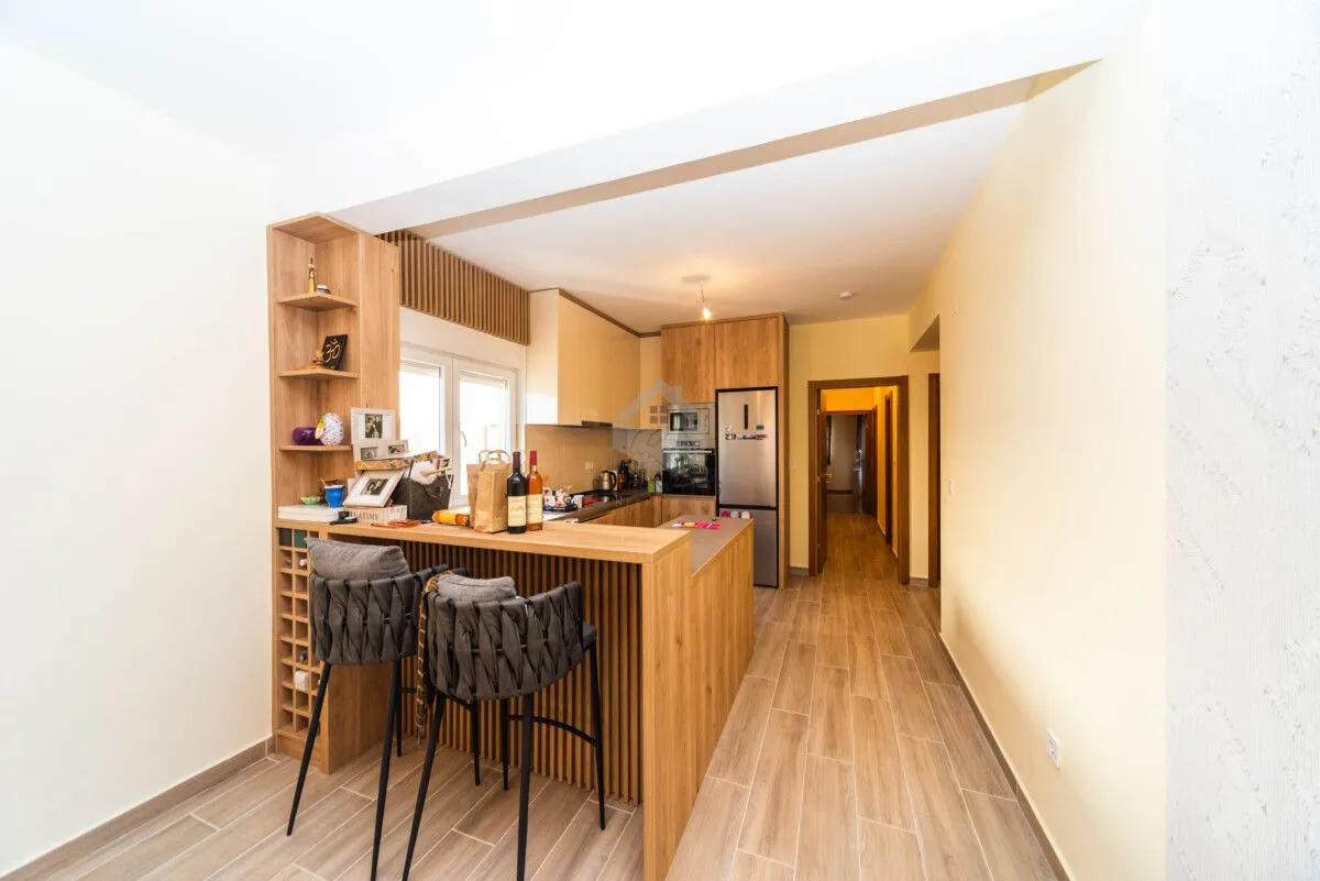 Prodaja, trosoban stan, 87m², Tuški Put, Podgorica
