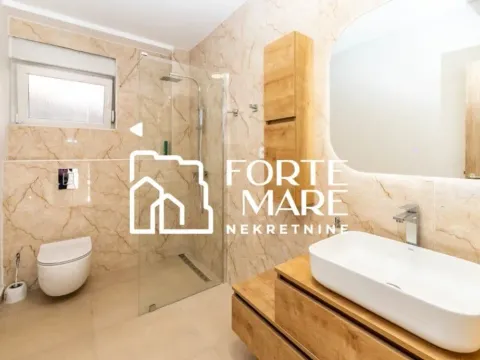 Sale, house, 294m², Herceg Novi, Crna Gora - image 11