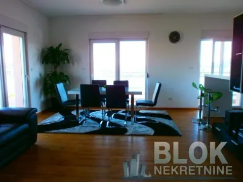 Spacious living room with a dining area and access to the terrace. - image 5