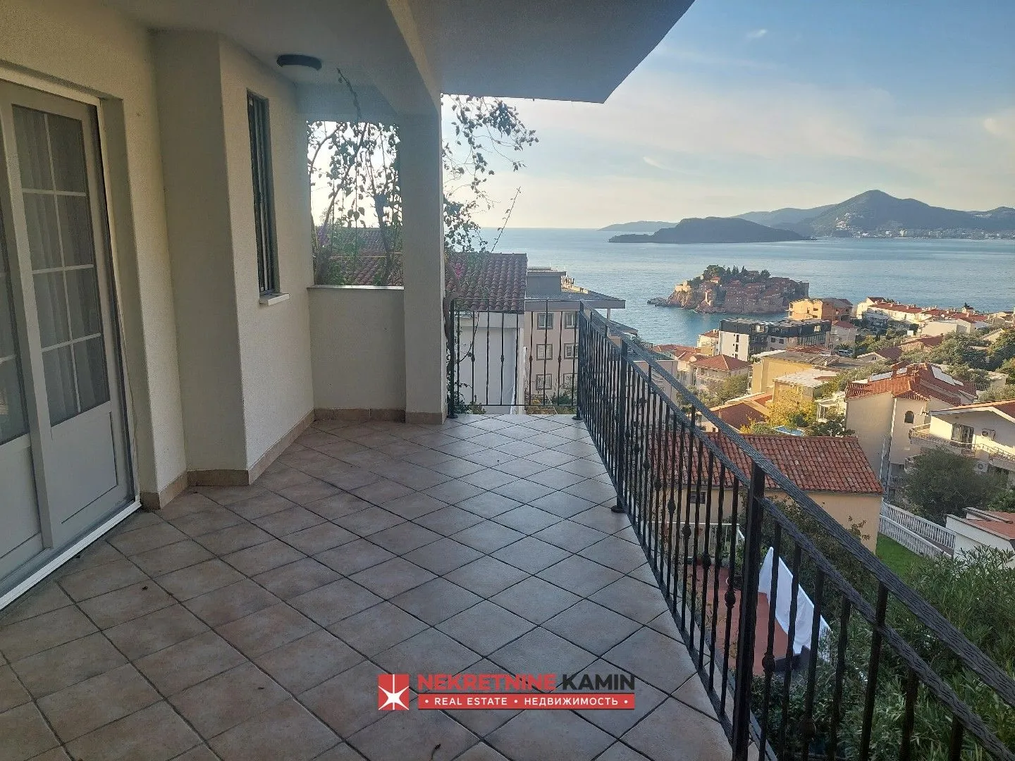 Prodaja, trosoban stan, 85m², Sveti Stefan, Budva