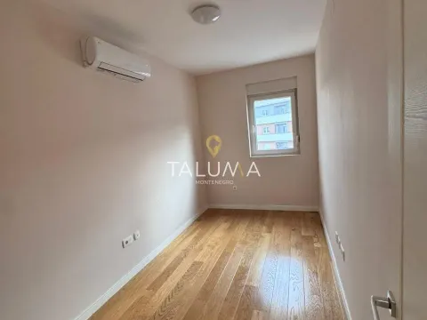 Rent, three bedroom apartment, 95m², City Kvart, Podgorica - image 4