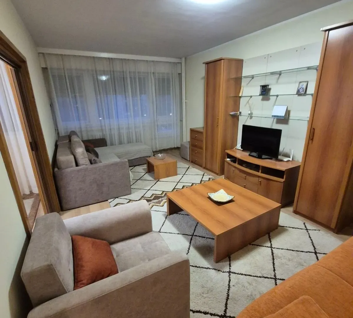 Izdavanje, dvosoban stan, 61m², Novi Beograd Blok 70, Novi Beograd Sve Podlokacije