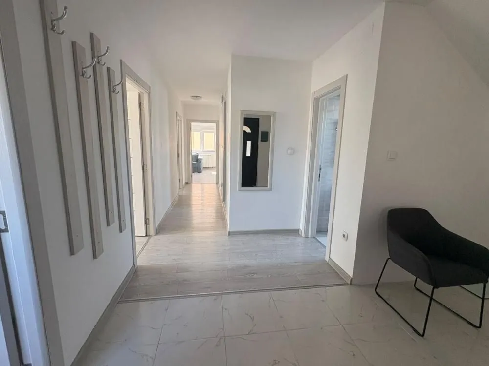Izdavanje, trosoban stan, 100m², Surčin, Beograd