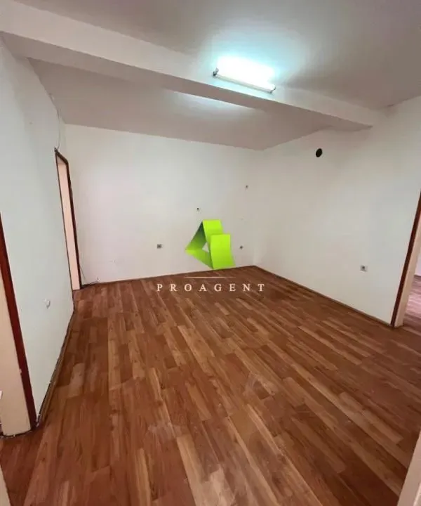 Izdavanje, poslovni prostor, 85m², Centar, Niš