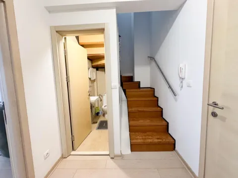 Izdavanje, dvosoban stan, 105m², Momišići, Podgorica - image 12