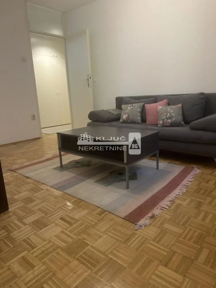 Rent, two bedroom apartment, 70m², Kalenić Pijaca, Vračar Sve Podlokacije