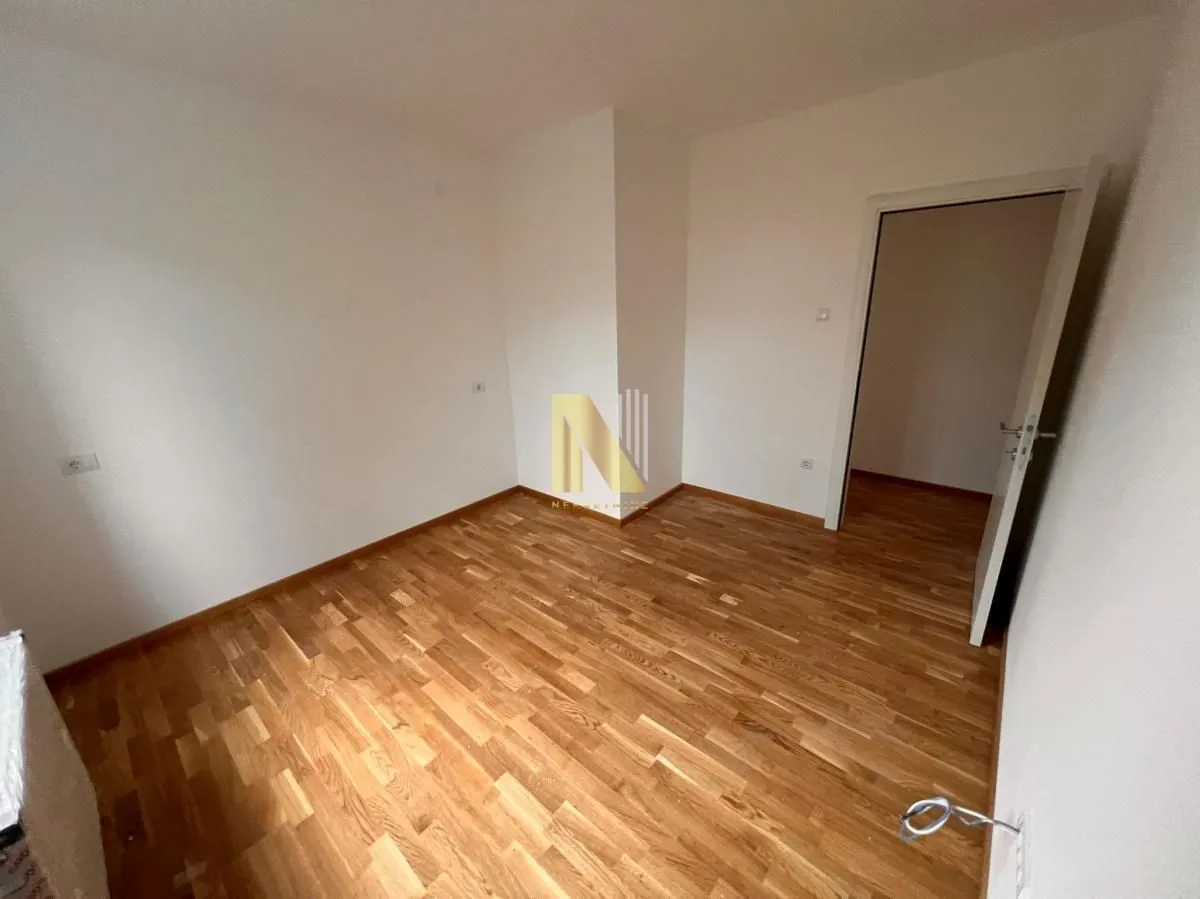 Prodaja, četvorosoban stan, 90m², Lipov gaj, Novi Sad Sve Podlokacije