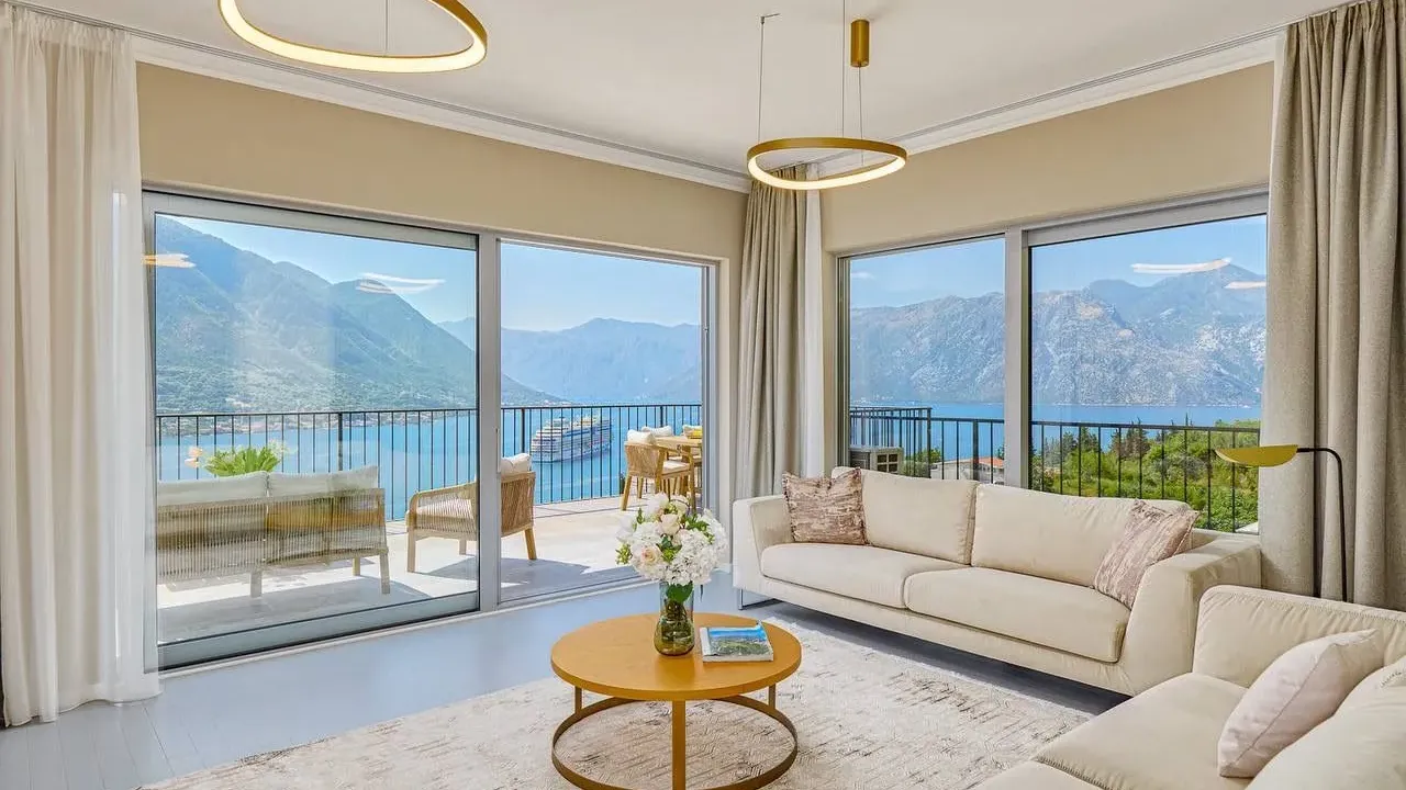 Prodaja, trosoban stan, 158m², Dobrota, Kotor