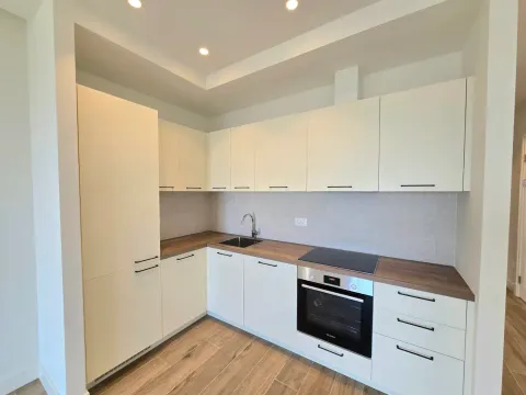 Prodaja, stan, 93m², Tivat, Crna Gora - image 3