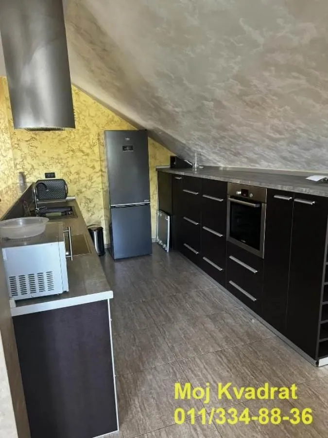 Izdavanje, četvorosoban stan, 200m², Železnik, Beograd