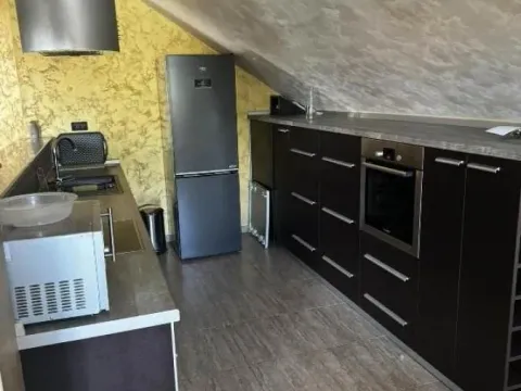 Izdavanje, četvorosoban stan, 200m², Železnik, Beograd - image 4