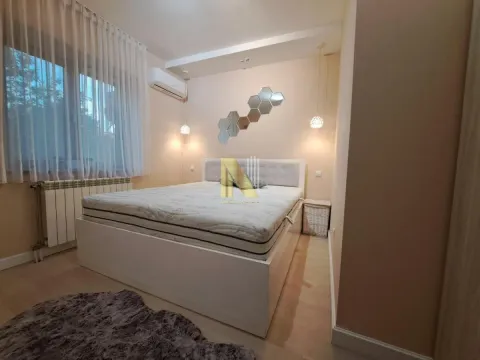 Izdavanje, trosoban stan, 77m², Centar, Novi Sad - image 11