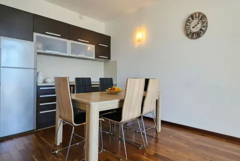 Prodaja, četvorosoban stan, 90m², Tivat, Crna Gora - image 6