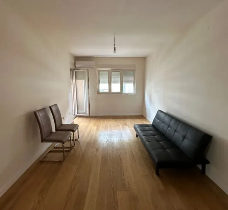 Izdavanje, jednosoban stan, 51m², Central Point, Podgorica