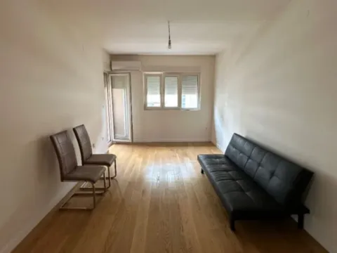 Izdavanje, jednosoban stan, 51m², Central Point, Podgorica