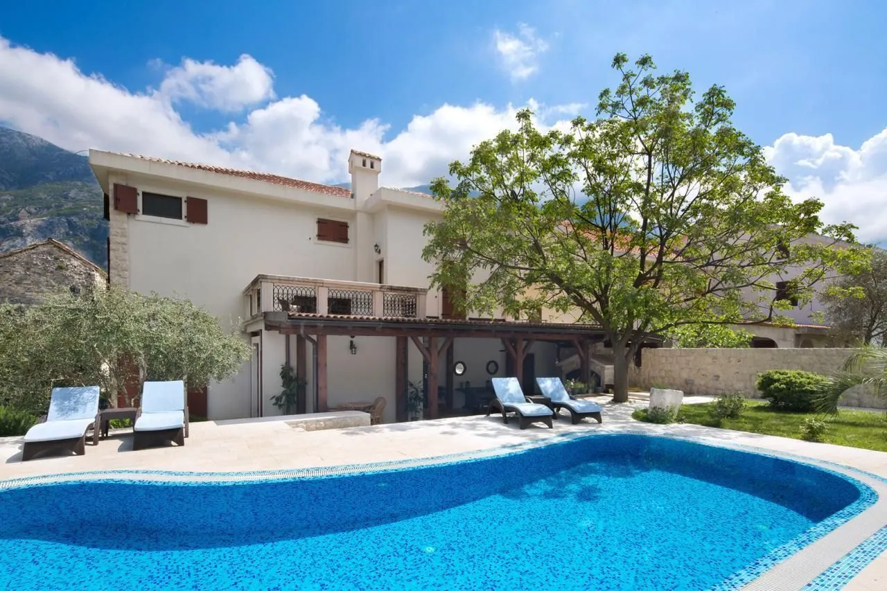 Sale, house, 690m², Prčanj, Kotor
