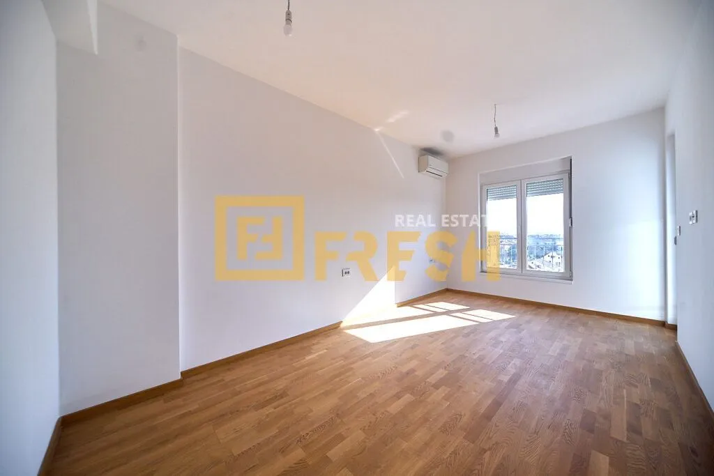 Prodaja, trosoban stan, 104m², Stari Aerodrom, Podgorica