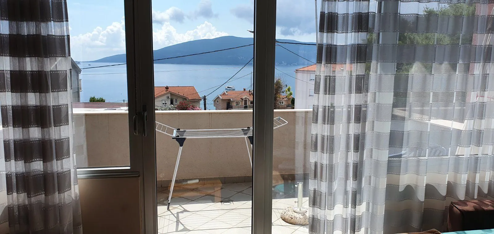 Izdavanje, jednosoban stan, 50m², Kumbor, Herceg Novi