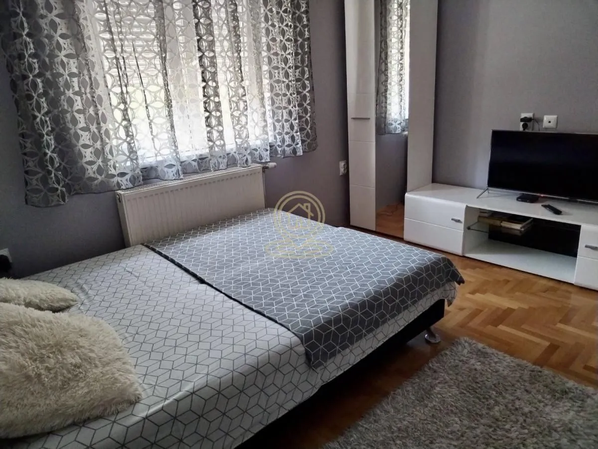 Rent, house, 100m², Palilula, Niš