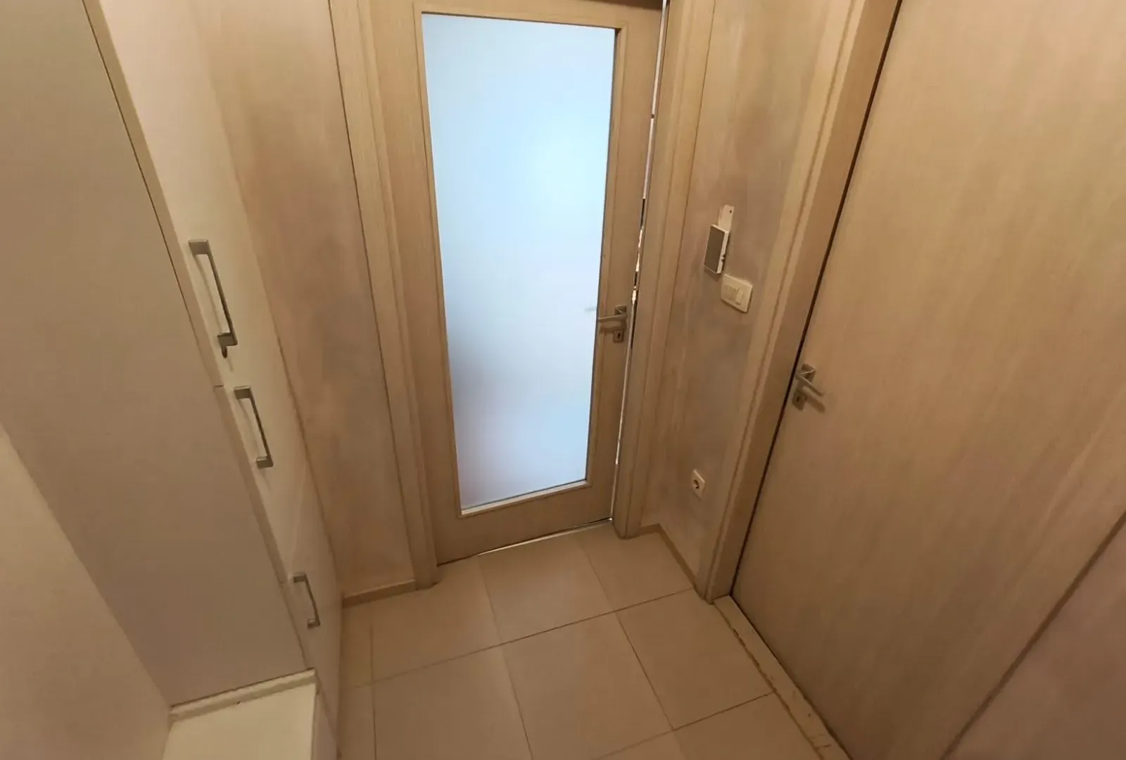 Izdavanje, garsonjera, 30m², Stari Aerodrom, Podgorica
