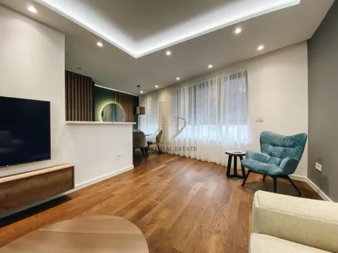Izdavanje, trosoban stan, 68m², Vračar Sve Podlokacije, Beograd