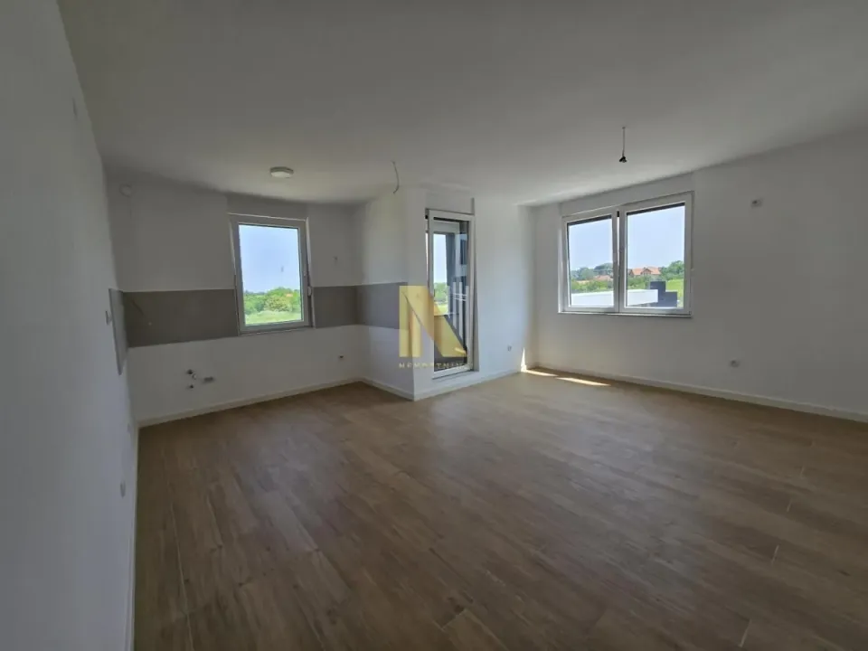 Prodaja, četvorosoban stan, 72m², Karagača, Petrovaradin