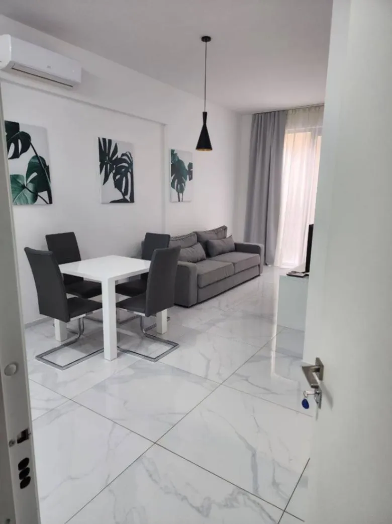 Rent, one bedroom apartment, 50m², Bečići, Budva
