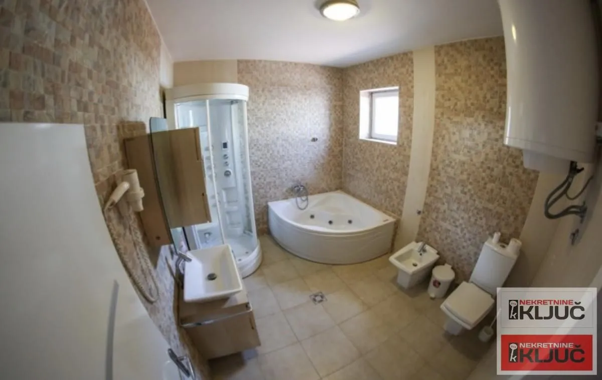 Rent, house, 1000m², Kać, Novi Sad Sve Podlokacije